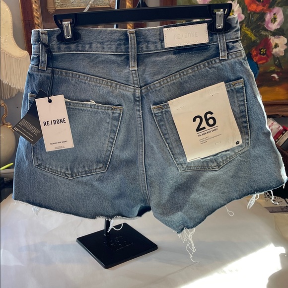 RE/DONE 70s High Rise Denim Shorts Skylight Destroy Light Wash Size 26 NWT - Picture 2 of 10